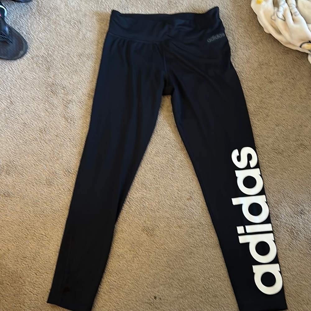 Large ladies leggings.